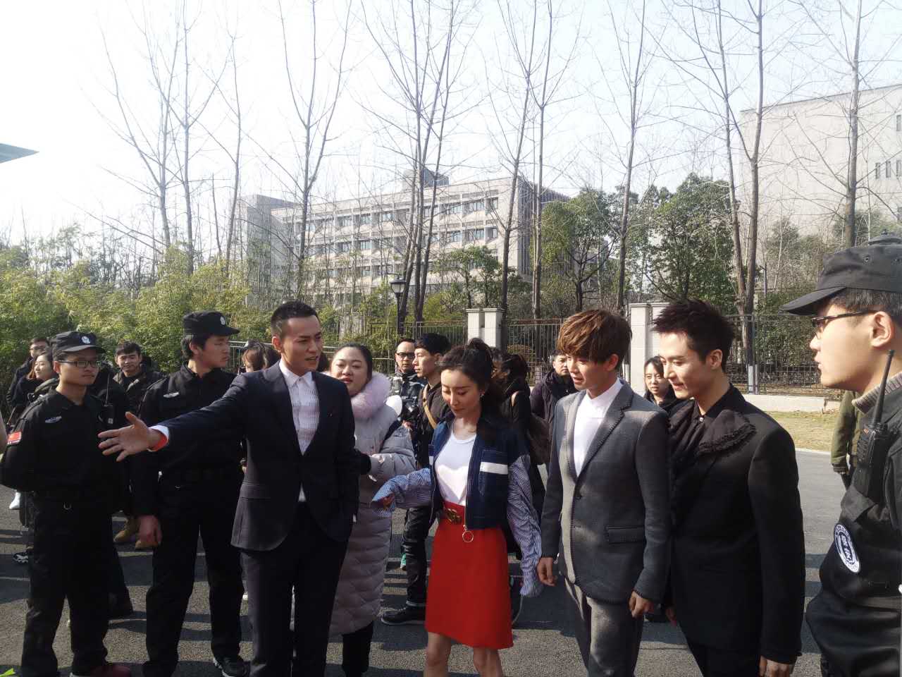 高飛保安公司為《大唐榮耀》劇組安徽行保駕護(hù)航 高飛保安公司為《大唐榮耀》劇組安徽行保駕護(hù)航